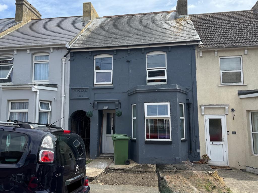Lot: 107 - BAY-FRONTED FREEHOLD HOUSE FOR INVESTMENT - Front of property